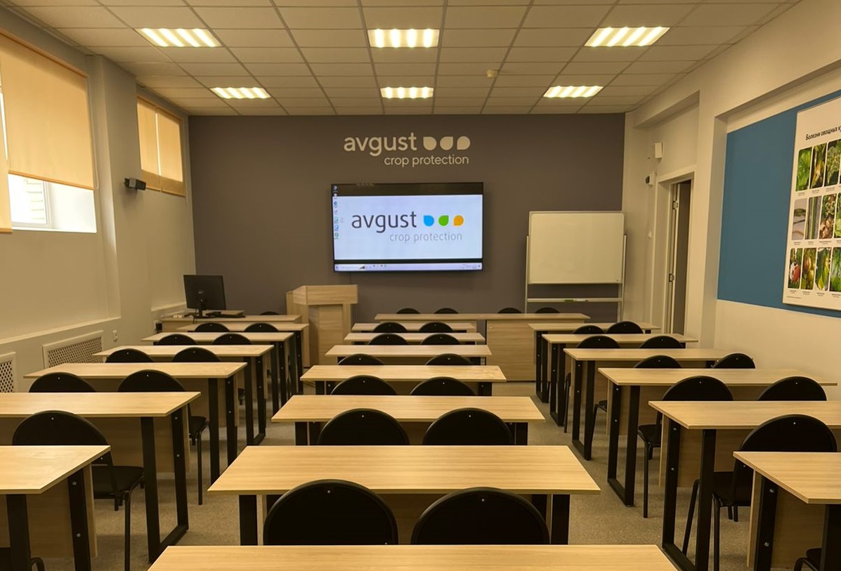 "Avqust" Spbqau-ya yeni tamaşaçı hədiyyə edib