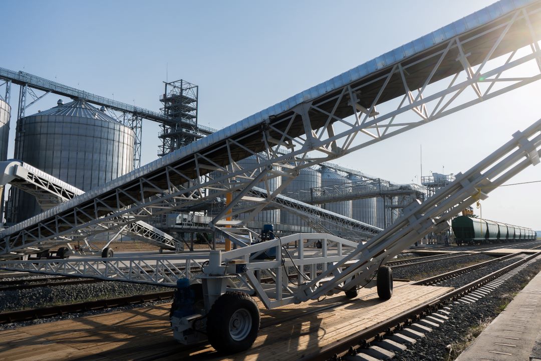 "Avqust" aqrar biznes istiqamətinin inkişafı çərçivəsində kənd təsərrüfatı istehsalı infrastrukturunun tikintisini başa çatdırır